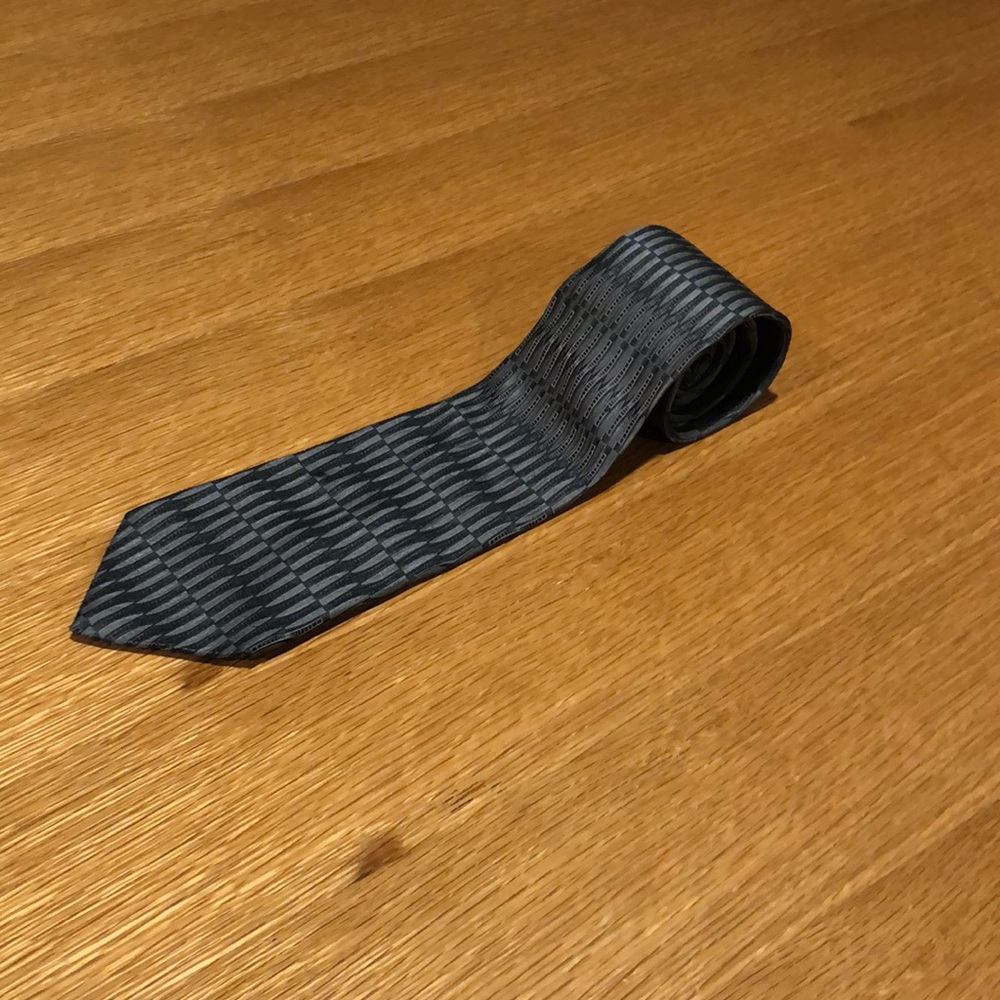 Bugatti tie